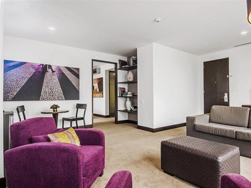 Hotel Morrison Usaquen Bogotá Zewnętrze zdjęcie A living room in a typical apartment